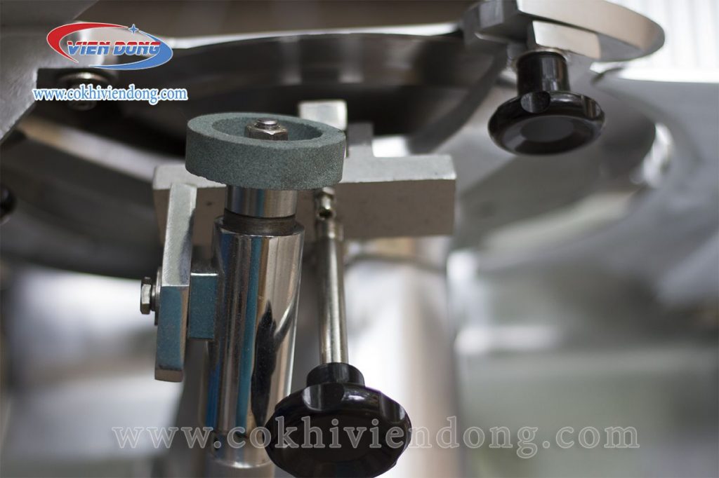 Máy cắt thịt đông 